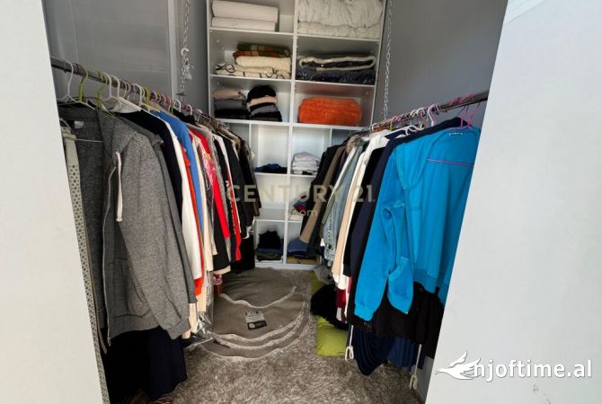 Shtepi ne shitje Apartament ne Tirane, 2+1, Mobilimi E mobiluar, Pagesa 290,000  Euro.