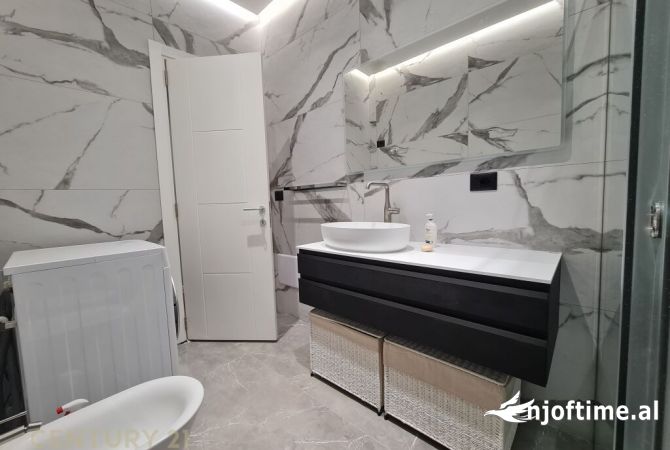 Shtepi me qera Apartament ne Tirane, 2+1, Mobilimi E mobiluar, Pagesa 1,600  Euro.