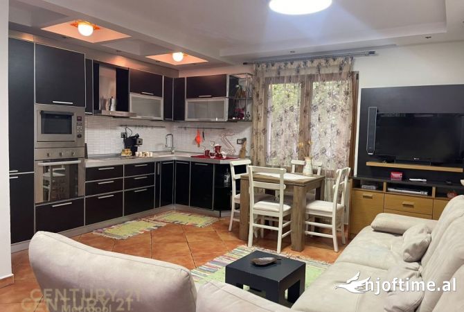 Shtepi me qera 2+1 ne Tirane - 750 Euro