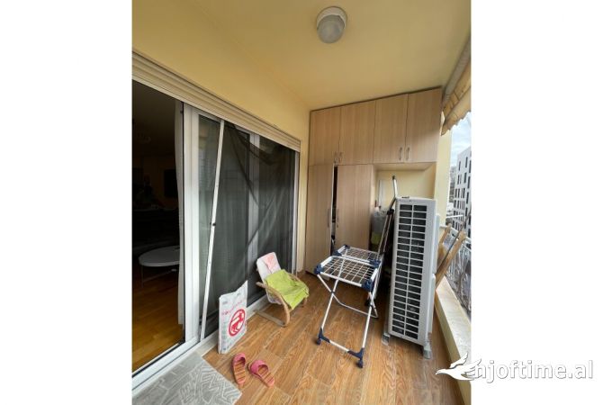 Shtepi ne shitje Apartament ne Tirane, 2+1, Mobilimi E mobiluar, Pagesa 240,000  Euro.