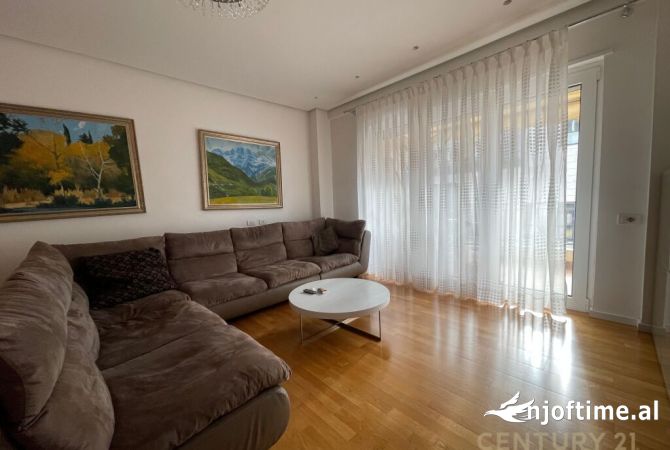 Shtepi ne shitje Apartament ne Tirane, 2+1, Mobilimi E mobiluar, Pagesa 240,000  Euro.