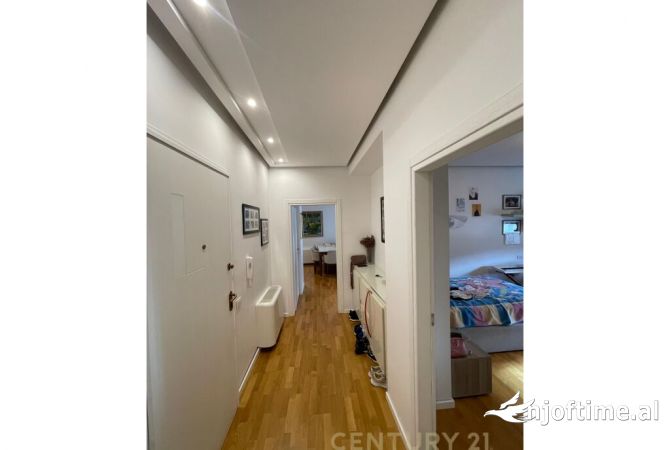Shtepi ne shitje Apartament ne Tirane, 2+1, Mobilimi E mobiluar, Pagesa 240,000  Euro.