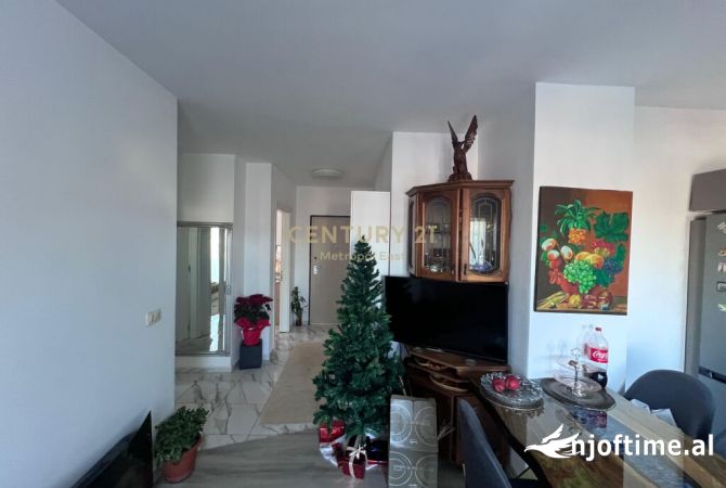 Shtepi ne shitje Apartament ne Tirane, 2+1, Mobilimi E mobiluar, Pagesa 130,000  Euro.