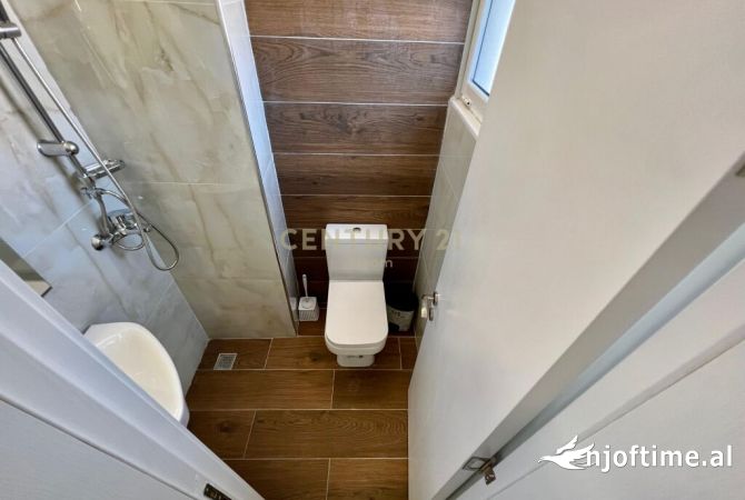 Shtepi ne shitje Apartament ne Tirane, 2+1, Mobilimi E mobiluar, Pagesa 279,000  Euro.