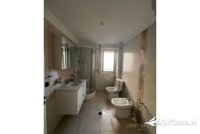 Shtepi ne shitje Apartament ne Tirane, 2+1, Mobilimi Pjeserisht e mobiluar, Pagesa 130,000  Euro.