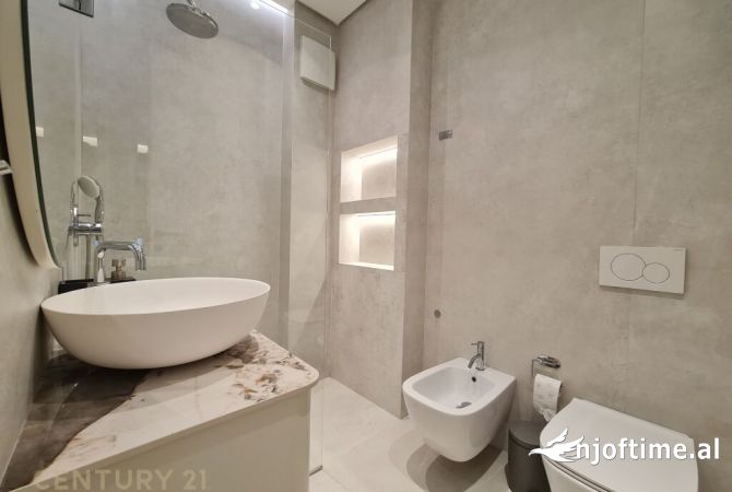 Shtepi ne shitje Apartament ne Tirane, 3+1, Mobilimi E mobiluar, Pagesa 486,000  Euro.