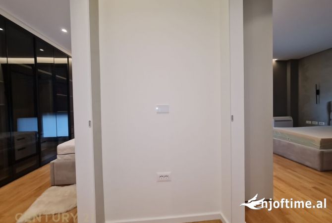 Shtepi ne shitje Apartament ne Tirane, 3+1, Mobilimi E mobiluar, Pagesa 486,000  Euro.