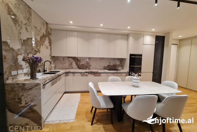 Shtepi ne shitje Apartament ne Tirane, 3+1, Mobilimi E mobiluar, Pagesa 486,000  Euro.