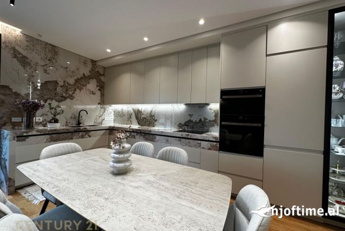 Shtepi ne shitje Apartament ne Tirane, 3+1, Mobilimi E mobiluar, Pagesa 486,000  Euro.