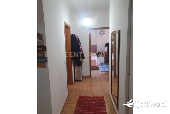 Shtepi me qera Apartament ne Tirane, 2+1, Mobilimi E mobiluar, Pagesa 580  Euro.
