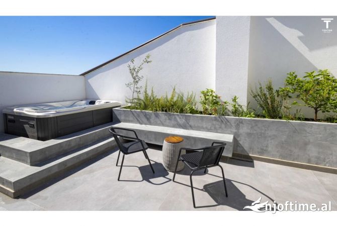 Shtepi ne shitje Penthose(kati i fundit panoramik) ne Tirane, 3+1, Mobilimi E mobiluar, Pagesa 200,000  Euro.