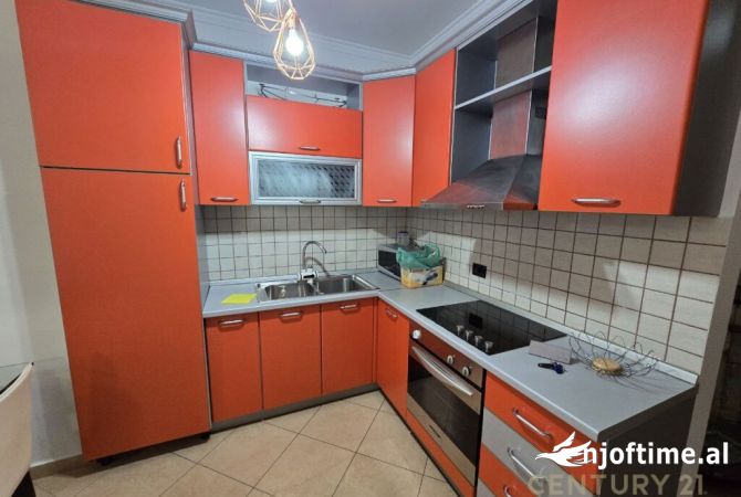 Shtepi me qera Apartament ne Tirane, 2+1, Mobilimi E mobiluar, Pagesa 1,000  Euro.