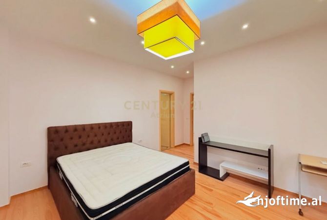 Shtepi me qera Apartament ne Tirane, 3+1, Mobilimi E mobiluar, Pagesa 700  Euro.