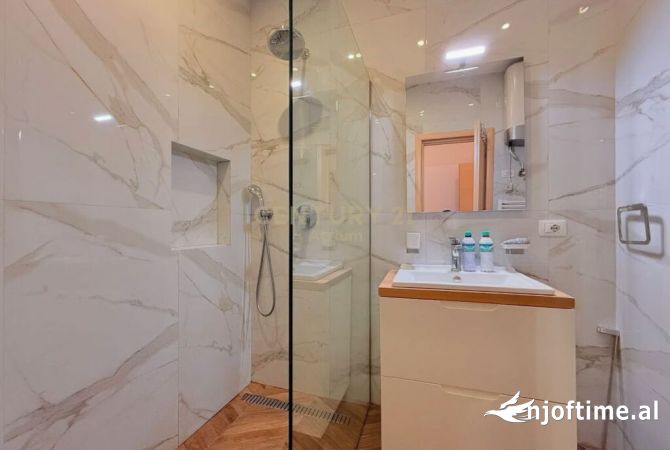 Shtepi me qera Apartament ne Tirane, 3+1, Mobilimi E mobiluar, Pagesa 700  Euro.