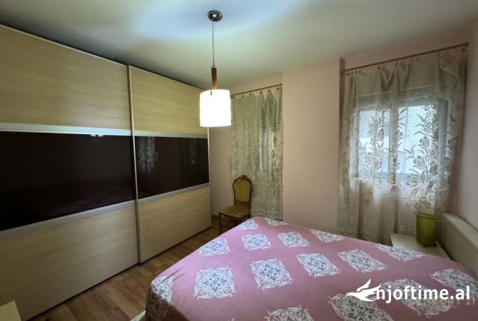 Shtepi me qera Apartament ne Tirane, 2+1, Mobilimi E mobiluar, Pagesa 530  Euro.