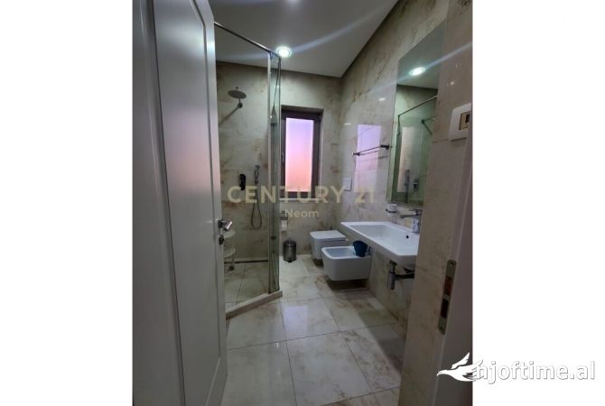 Shtepi me qera Apartament ne Tirane, 3+1, Mobilimi E mobiluar, Pagesa 900  Euro.