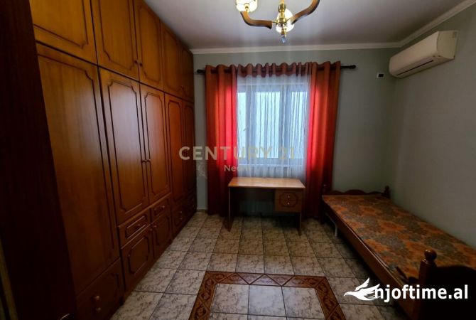 Shtepi me qera Apartament ne Tirane, 3+1, Mobilimi E mobiluar, Pagesa 900  Euro.