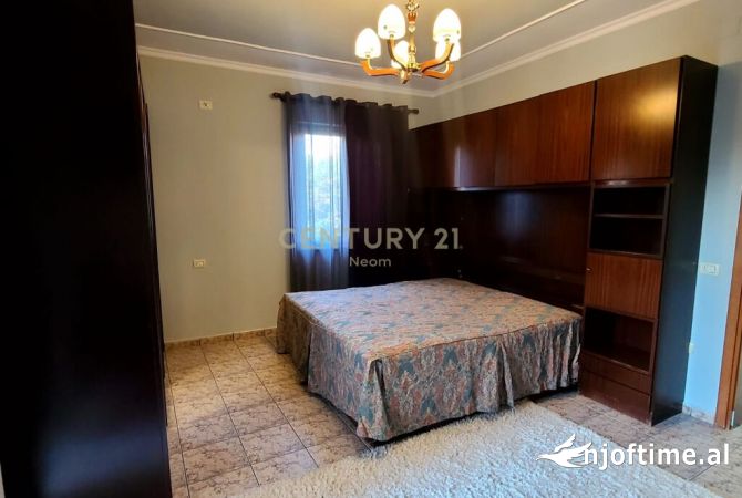 Shtepi me qera Apartament ne Tirane, 3+1, Mobilimi E mobiluar, Pagesa 900  Euro.