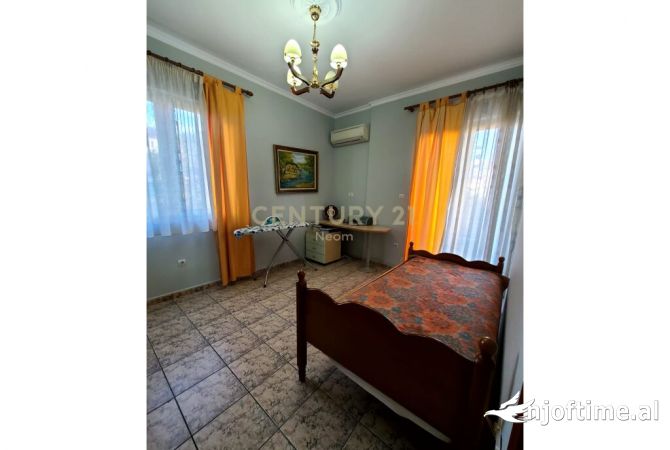 Shtepi me qera Apartament ne Tirane, 3+1, Mobilimi E mobiluar, Pagesa 900  Euro.