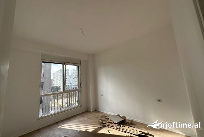 Shtepi ne shitje Apartament ne Tirane, 3+1, Mobilimi Bosh, pa mobiluar, Pagesa 230,000  Euro.