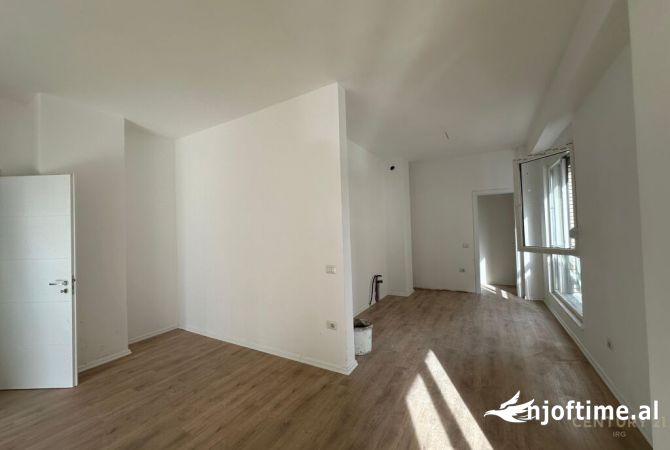 Shtepi ne shitje Apartament ne Tirane, 3+1, Mobilimi Bosh, pa mobiluar, Pagesa 230,000  Euro.