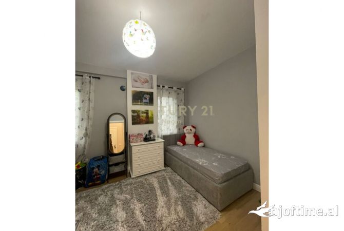 Shtepi ne shitje Apartament ne Tirane, 2+1, Mobilimi E mobiluar, Pagesa 249,000  Euro.