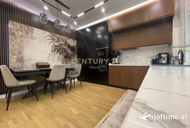 Shtepi ne shitje Apartament ne Tirane, 2+1, Mobilimi E mobiluar, Pagesa 249,000  Euro.