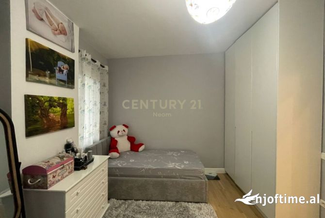 Shtepi ne shitje Apartament ne Tirane, 2+1, Mobilimi E mobiluar, Pagesa 249,000  Euro.