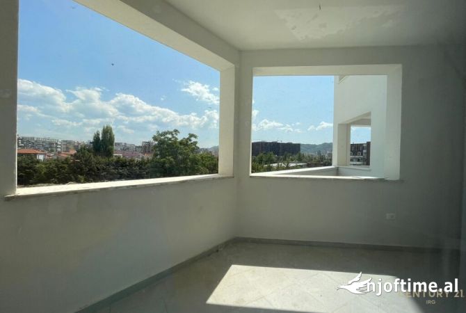 Shtepi me qera Apartament ne Tirane, 2+1, Mobilimi Bosh, pa mobiluar, Pagesa 450  Euro.