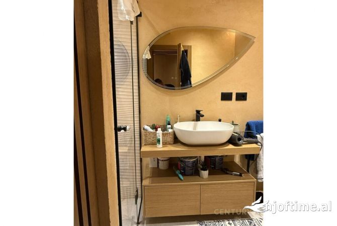 Shtepi ne shitje Apartament ne Tirane, 1+1, Mobilimi E mobiluar, Pagesa 188,000  Euro.