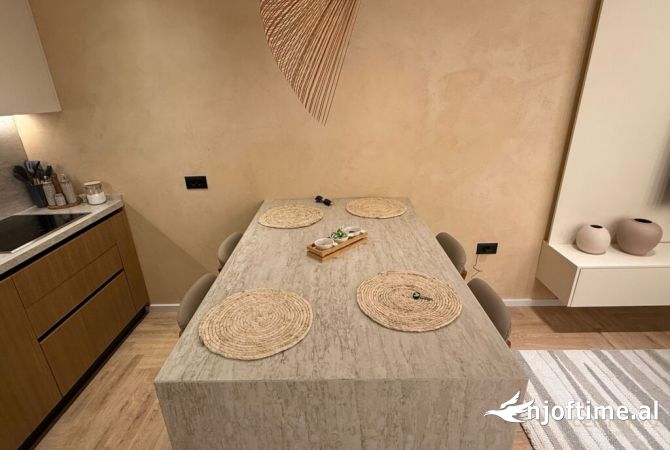 Shtepi ne shitje Apartament ne Tirane, 1+1, Mobilimi E mobiluar, Pagesa 188,000  Euro.