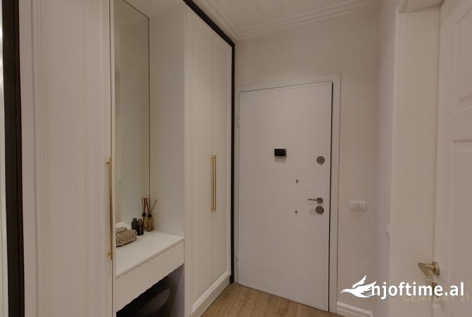 Shtepi ne shitje Apartament ne Tirane, 2+1, Mobilimi E mobiluar, Pagesa 330,000  Euro.