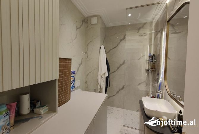 Shtepi ne shitje Apartament ne Tirane, 2+1, Mobilimi E mobiluar, Pagesa 330,000  Euro.
