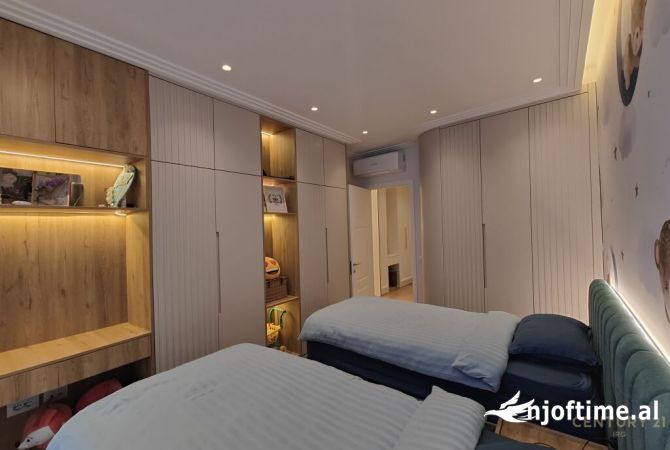 Shtepi ne shitje Apartament ne Tirane, 2+1, Mobilimi E mobiluar, Pagesa 330,000  Euro.