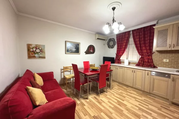 Shtepi me qera 2+1 ne Tirane - 650 Euro