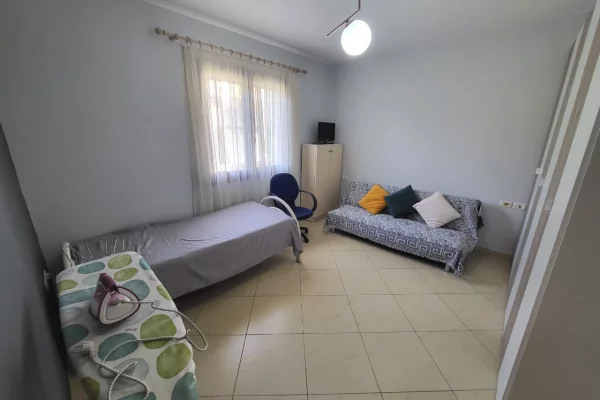 Shtepi me qera Apartament ne Tirane, 2+1, Mobilimi E mobiluar, Pagesa 650  Euro.