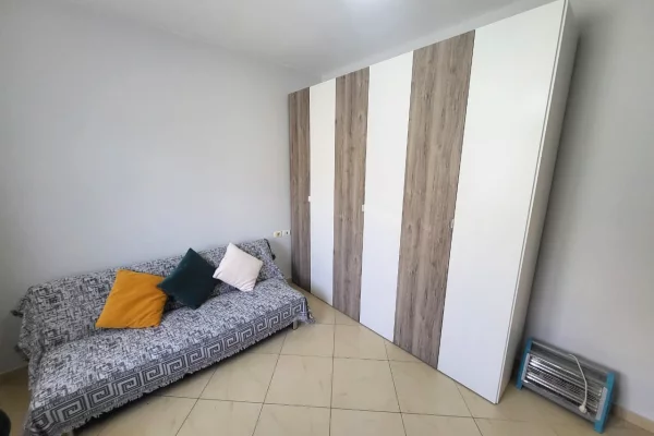 Shtepi me qera Apartament ne Tirane, 2+1, Mobilimi E mobiluar, Pagesa 650  Euro.