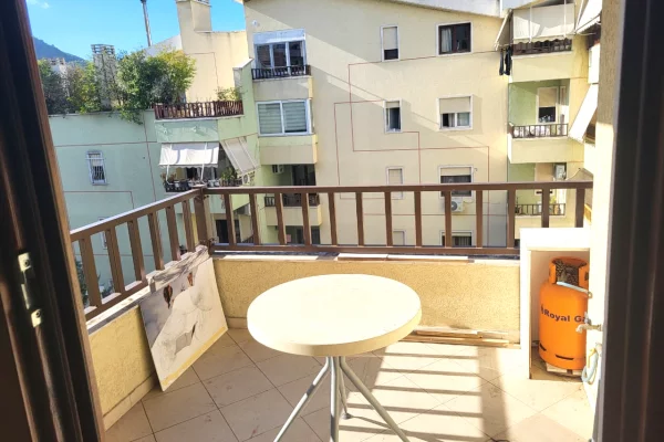 Shtepi me qera Apartament ne Tirane, 2+1, Mobilimi E mobiluar, Pagesa 650  Euro.