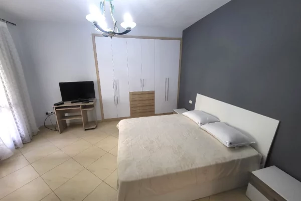 Shtepi me qera Apartament ne Tirane, 2+1, Mobilimi E mobiluar, Pagesa 650  Euro.