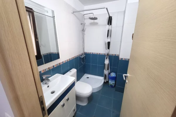 Shtepi me qera Apartament ne Tirane, 2+1, Mobilimi E mobiluar, Pagesa 650  Euro.