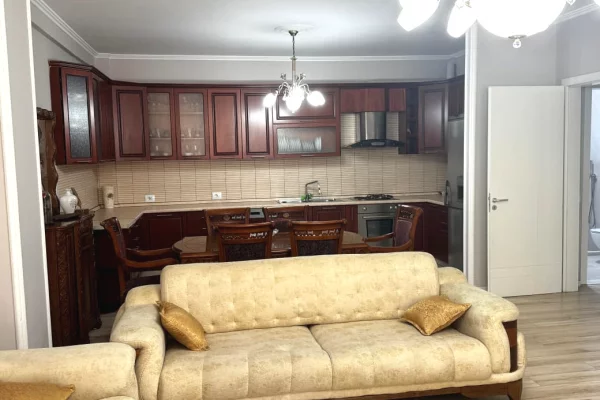 Shtepi me qera 2+1 ne Tirane - 800 Euro