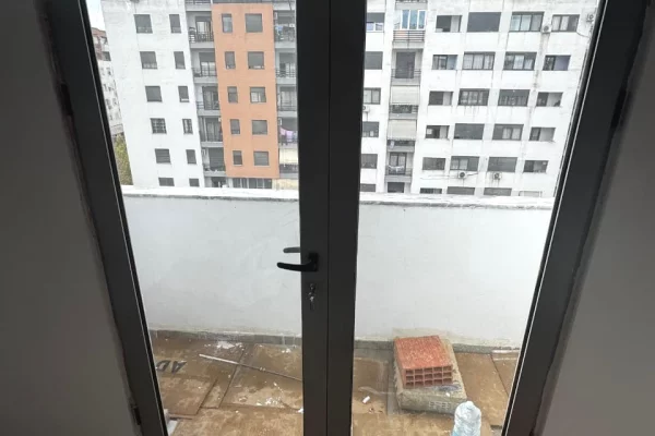 Shtepi me qera Apartament ne Tirane, 1+1, Mobilimi Bosh, pa mobiluar, Pagesa 450  Euro.