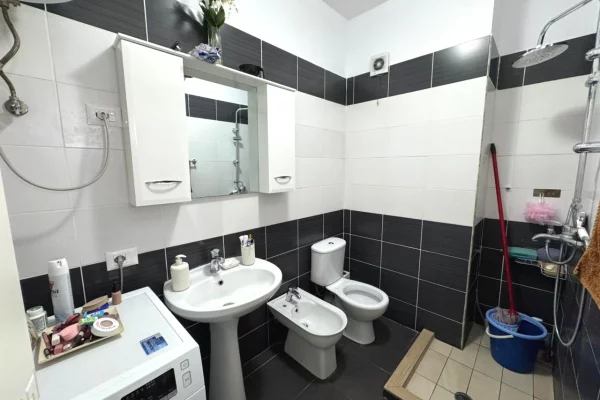 Shtepi me qera Apartament ne Tirane, 1+1, Mobilimi E mobiluar, Pagesa 500  Euro.