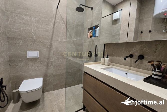 Shtepi me qera Apartament ne Tirane, 1+1, Mobilimi E mobiluar, Pagesa 880  Euro.