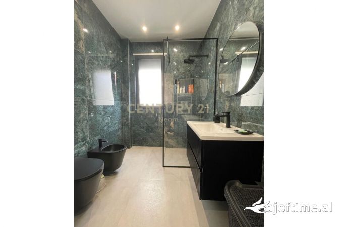 Shtepi ne shitje Apartament ne Tirane, 2+1, Mobilimi E mobiluar, Pagesa 350,000  Euro.