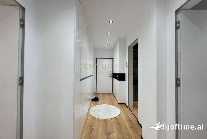 Shtepi ne shitje Apartament ne Tirane, 2+1, Mobilimi E mobiluar, Pagesa 350,000  Euro.