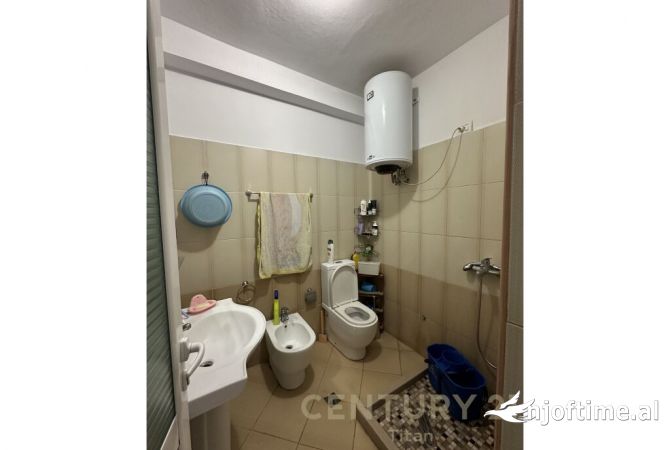 Shtepi me qera Apartament ne Tirane, 3+1, Mobilimi E mobiluar, Pagesa 750  Euro.