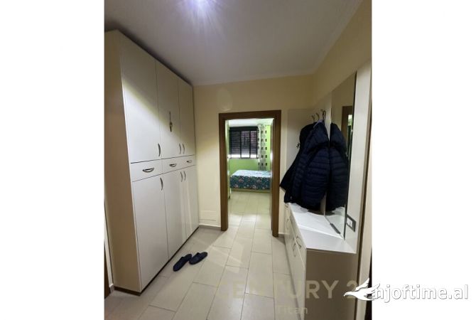 Shtepi me qera Apartament ne Tirane, 3+1, Mobilimi E mobiluar, Pagesa 750  Euro.