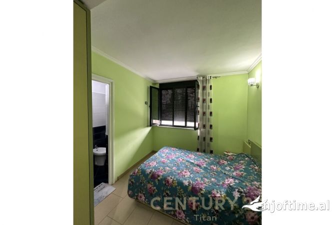 Shtepi me qera Apartament ne Tirane, 3+1, Mobilimi E mobiluar, Pagesa 750  Euro.