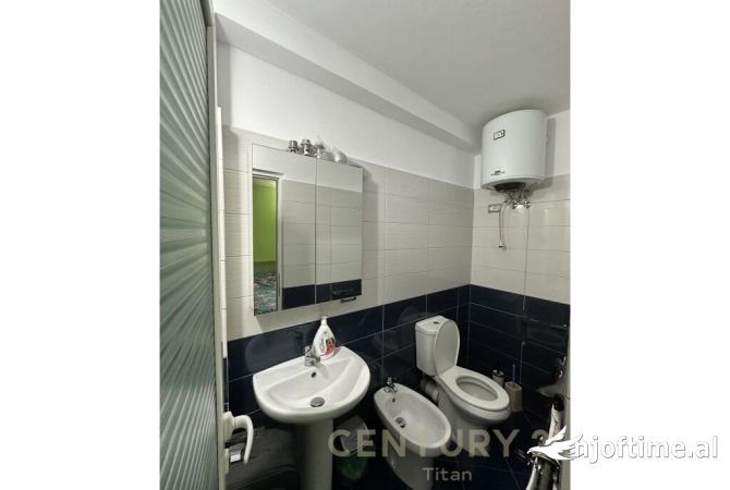 Shtepi me qera Apartament ne Tirane, 3+1, Mobilimi E mobiluar, Pagesa 750  Euro.